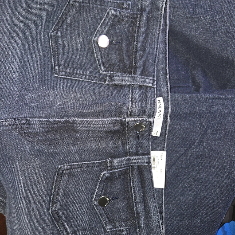 Nine West NEW High-Rise Flare Jeans in Dark Wash - Size 10 - Picture 8 of 9